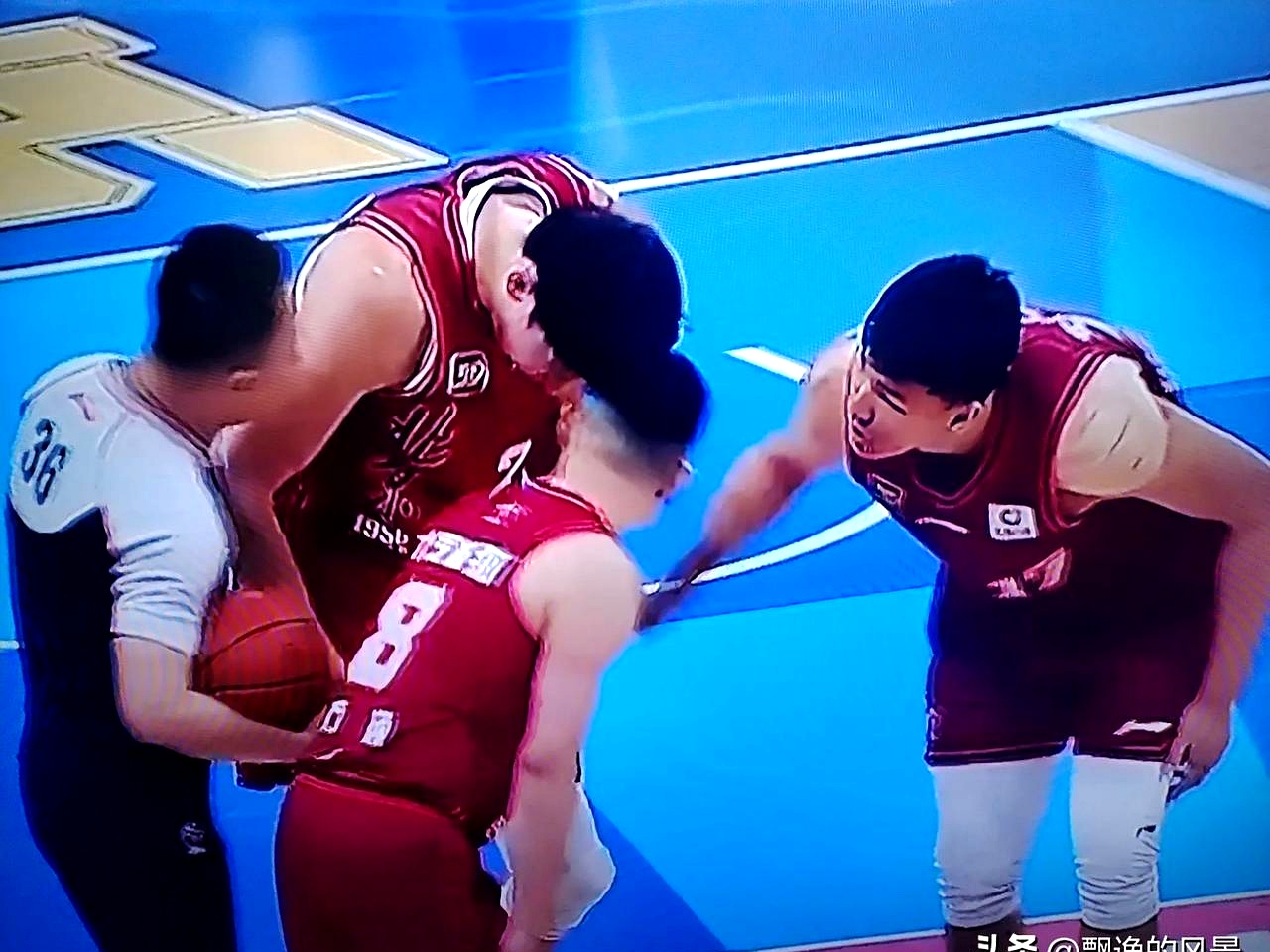 包含澳大利亚队观众热烈欢呼！，阿扎伦卡迎来十五赛季出色发挥上演精彩一战的词条