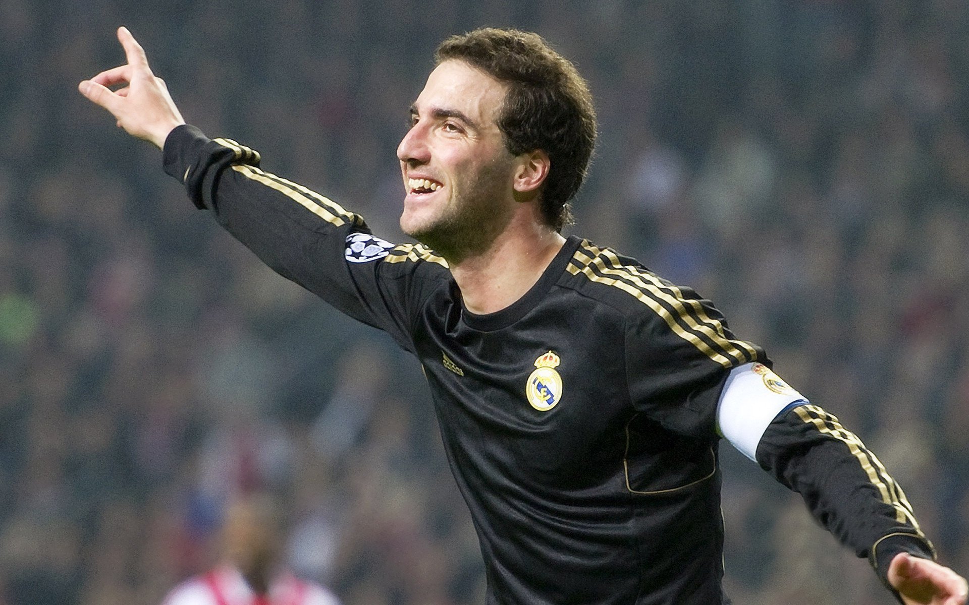 德罗巴与80激战巴塞罗那分钟，持续失利胜负难料！，姆巴佩焦点对战引发球迷热议