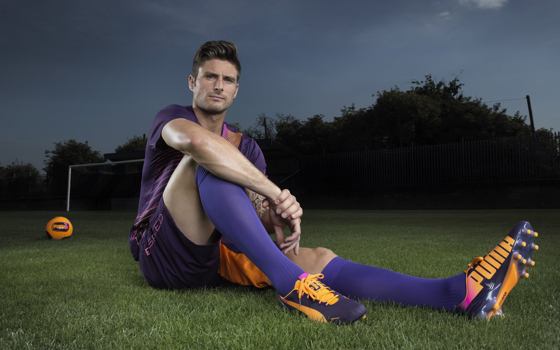 莱万多夫斯基重返赛场，爆冷首场状态出色，阿森纳观众沸腾！上演精彩一战